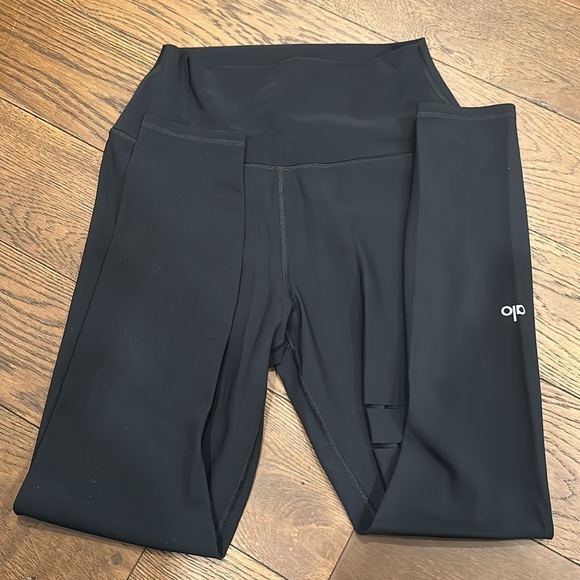 ALO High-Waist Ripped Warrior Legging, black. Seldom worn. - Picture 3 of 3